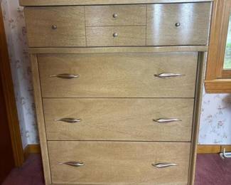 132 midcenturymodernchestofdrawers