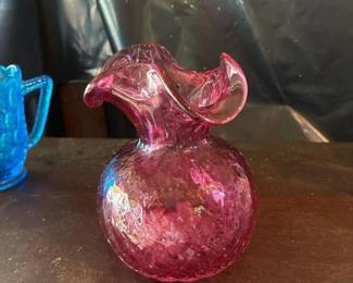 331 fentoncranberryglassruffledvase