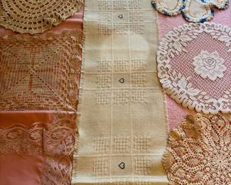 111 assortedvintagecrochetedandlacedoil