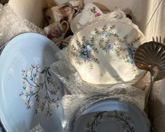 375 assortedmysteryporcelaindinnerwarelo
