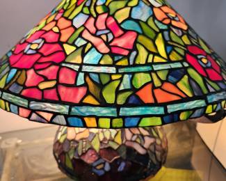 Tiffany Style Lamp.