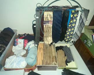GLOVES, TIES