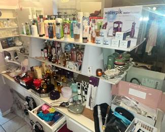 LOTS OF FINE ITEMS IN THE BATHROOM!