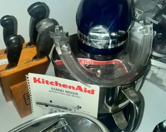 NICE KITCHENAID STAND MIXER