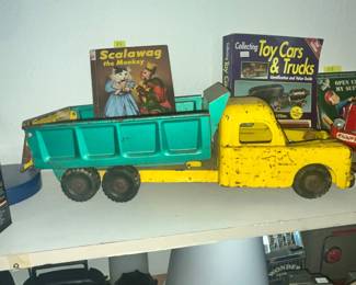VINTAGE STRUCTO STEEL DUMP TRUCK