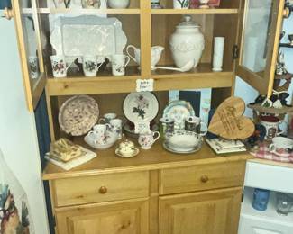 SMALL KITCHEN CUPBOARD
