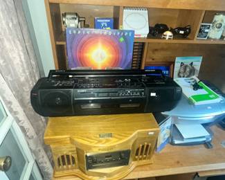 RECORD PLAYER, TAPE PLAYER