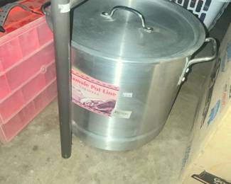 LARGE STOCK POT