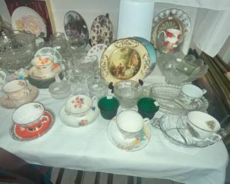 ANOTHER GROUP OF PORCELAIN TEACUP SETS