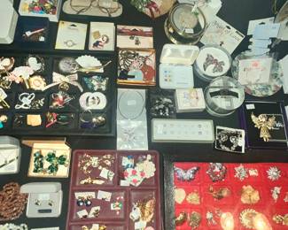 BROOCHES, WATCHES, PINS, EARRINGS