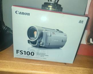 CANON FS100 VIDEO CAMERA IN BOX
