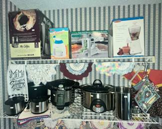 MR. COFFEE, ICE SHAVER, SMOOTHIE MAKER ON TOP