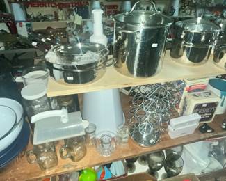 STAINLESS "CUISINE COOKWARE" COMMAND PERFORMANCE GOLD