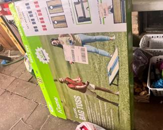 BAG TOSS GAME IN BOX