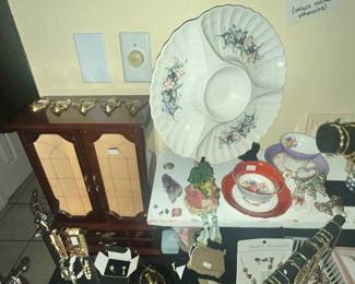 SCALLOPED SHELL DIVIDED DISH