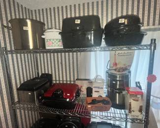 STOCKPOT, RAOSTER, FINE SMALL APPLIANCES