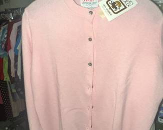 100% CASHMERE SWEATER - NEW WITH TAGS!