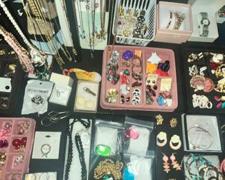 LOTS OF EVERYTHING! ZOOM IN AND LOOK!