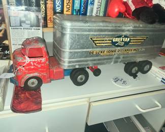WYANDOTTE GREY VAN LINES TRUCK