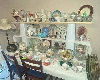 TABLE FULL OF COLLECTIBLE GLASS & PORCELAIN