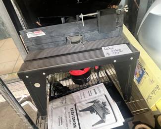 CRAFTSMAN ROUTER TABLE w/ ROUTER