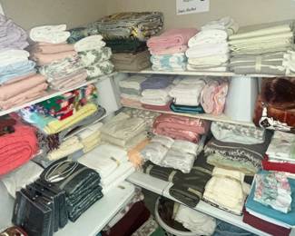 TOWELS, BLANKETS, THROWS