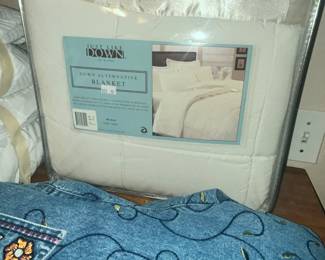 DOWN ALTERNATIVE BLANKET - NEW