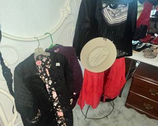 BOUTIQUE ROOM - FULL OF WOMEN'S CLOTHING & ACCESSORIES!