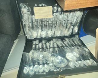 SILVERPLATED FLATWARE SET