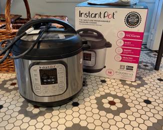 T27 - $40. Instant Pot Model IP-Duo60 V3. Top is a little dusty but the inside looks brand new!