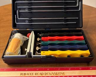 T80 - $25. Knife Sharpening Set - by Arthur Lansky Le Vine & Associates. Looks brand new in package.