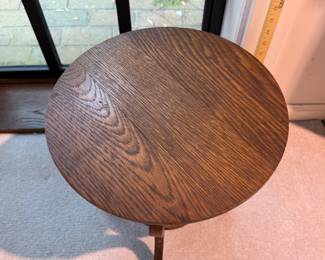 T20 - $125. Solid Wood Antique Round Side Table. Measures 13" x 16"