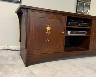 T3 - $2250. Stickley Harvey Ellis, Console Table. In EXCELLENT - like new condition. Measures 68” x 22” x 27.5”.