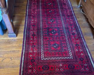 T62 - $325. Runner / Area Rug. Excellent Condition. Measures 43" x 92".