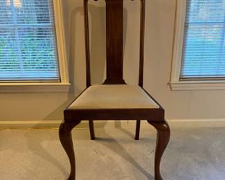 T5 - $200. Set of 6 Ralph Johnson Warrington Dining Chairs. All seats need redone. Frames are all solid. Project pieces!