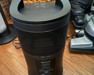 Honeywell EnergySmart surround heater with 180/360 degree oscillation