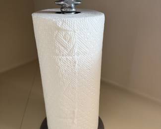 Metal paper towel holder with fleur-de-lis finial