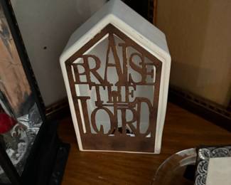 Ceramic house-shaped Praise the Lord cutout decor piece