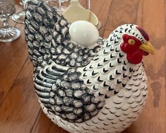 Ceramic hen on nest tureen with egg finial lid