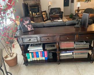 Living Or Dining Room Console And Decor