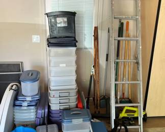Big garage Lot.