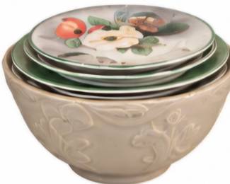 Ceramic serving bowl with floral plates