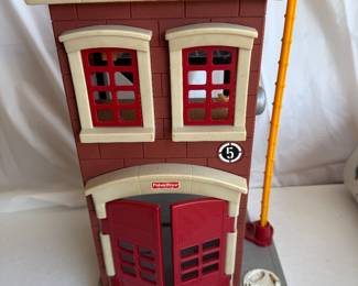Fisher Price Little People Fire Rescue Station Building $16.00