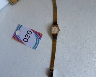 Pulsar Quartz Gold Tone Ladies Wristwatch