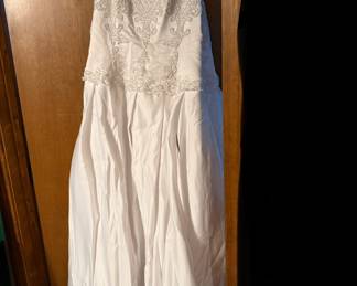 St. Tropez Wedding Dress $25.00