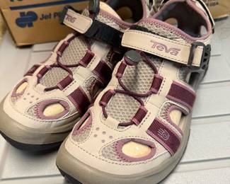 Teva Size 9 Shoe New $9.00