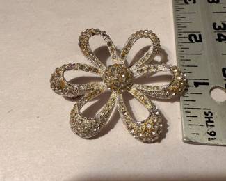 Flower Brooch $5.00