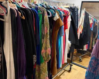LARGE AMOUNT OF LADIES CLOTHING - MOSTLY SIZES SMALL AND MEDIUM