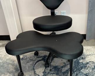 Olamide Ergonomic Cross-Legged Swivel Chair