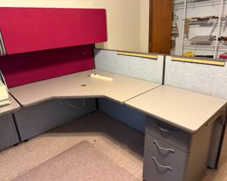10' long L-shaped modular office system with full length red upper cabinets, grey laminate desks and grey fabric privacy panels...excellent